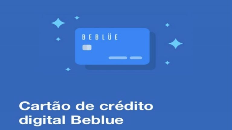 Pessoa usando app de gestão financeira pessoal