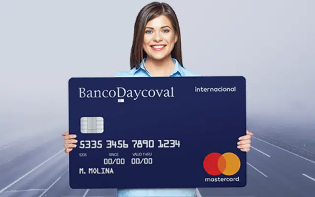 Carteira com diferentes cartões de crédito