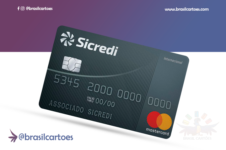 Pessoa usando app de gestão financeira pessoal