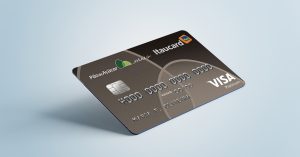 Pessoa usando app de gestão financeira pessoal