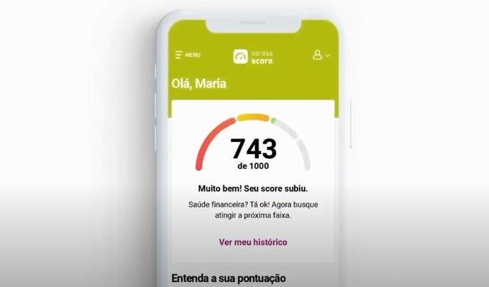 New Home 11 Pessoa usando app de gestão financeira pessoal