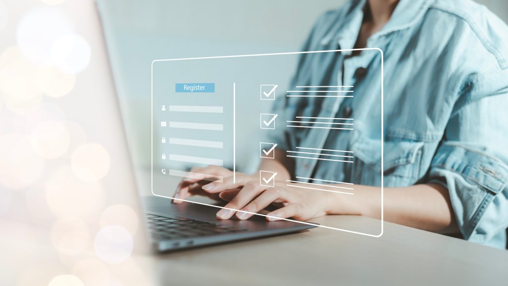 Conta digital que rende mais que a poupança: melhores opções em 2025 3 Usuário digita em um notebook com interface digital flutuante, simbolizando o cadastro em uma conta digital com rendimento maior que a poupança.
