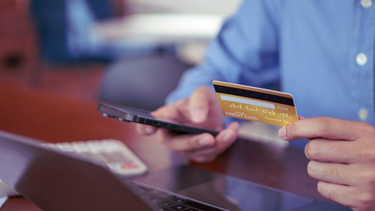 Como cancelar compra no cartão de crédito: guia prático com direitos e prazos