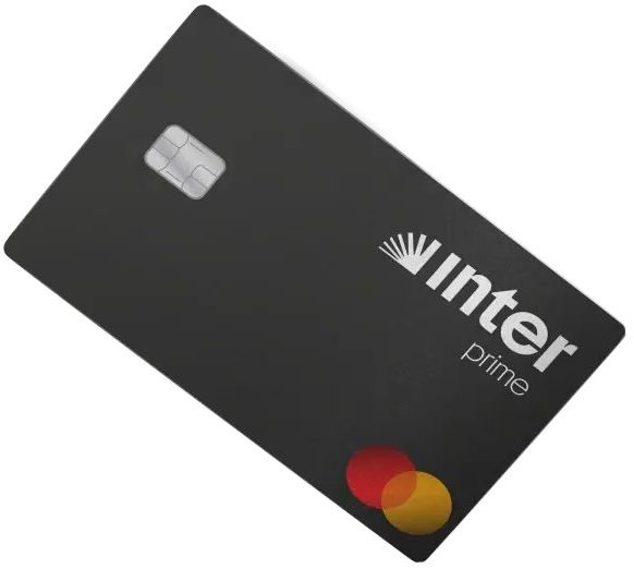 O cartão Inter Prime Mastercard Black com design escuro e bandeira Mastercard se destaca entre os melhores cartões black