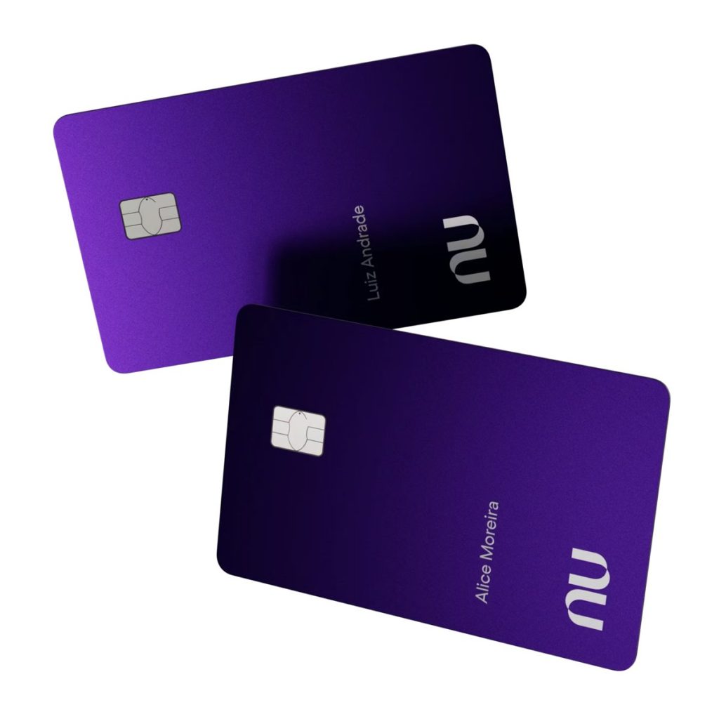 O cartão Nubank Ultravioleta roxo com design minimalista e acabamento premium é uma das opções entre os melhores cartões black do mercado.