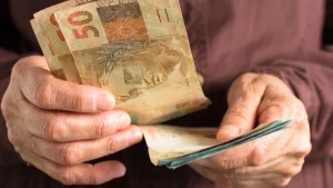 Aposentados sem Imposto de Renda agora com 65 anos