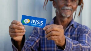 INSS libera R$ 78 bi, aposentados devem baixar app Caixa Tem hoje para garantir 13º salário