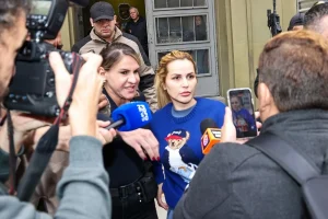 Deolane Bezerra é investigada por movimentar milhões do Bolsa Família