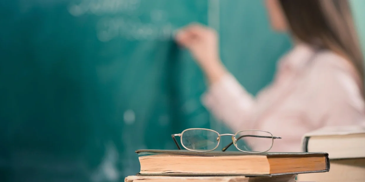 CEFET-MG abre seleção para Professor em Belo Horizonte com salário de até R$ 8.340,33 hoje