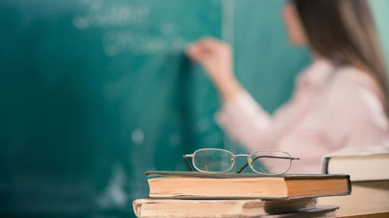 CEFET-MG abre seleção para Professor em Belo Horizonte com salário de até R$ 8.340,33 hoje