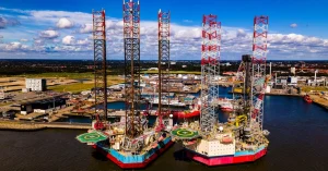 Petróleo agora sobe 1,3% com ataques EUA e Irã